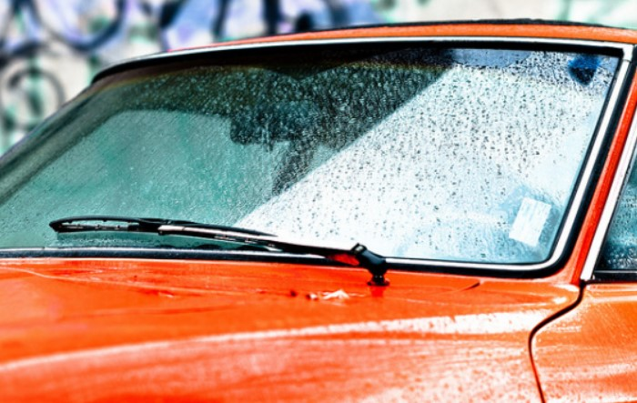 Как уберечь лобовое стекло и кузов от загрязнения из-за столкновения с мошками