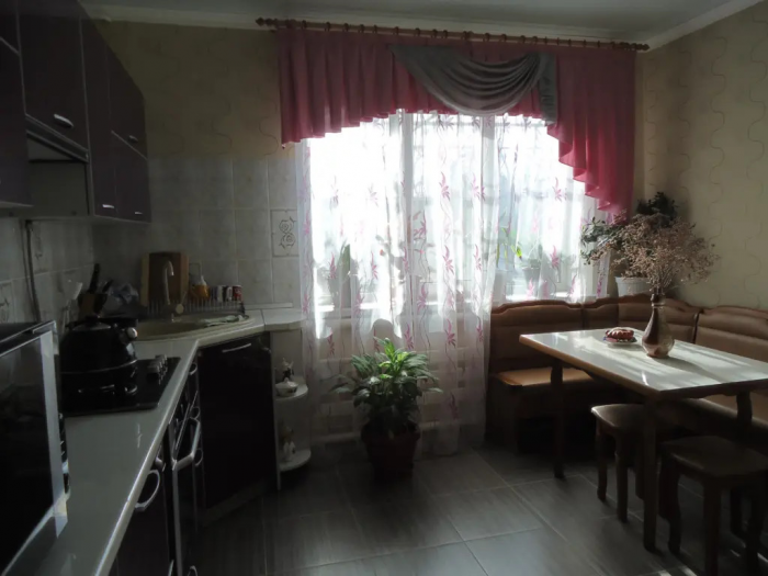 Выбросите клеенку немедленно: европейцы придумали, как спасти стол от горячего и не выглядеть как в столовой