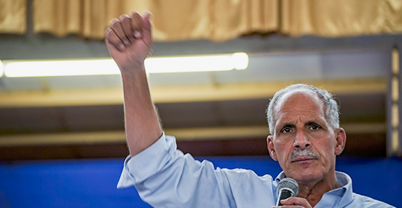 Борьба была равна: сражались два кандидата...