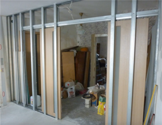 Двери в нишу: виды и особенности (24 фото)