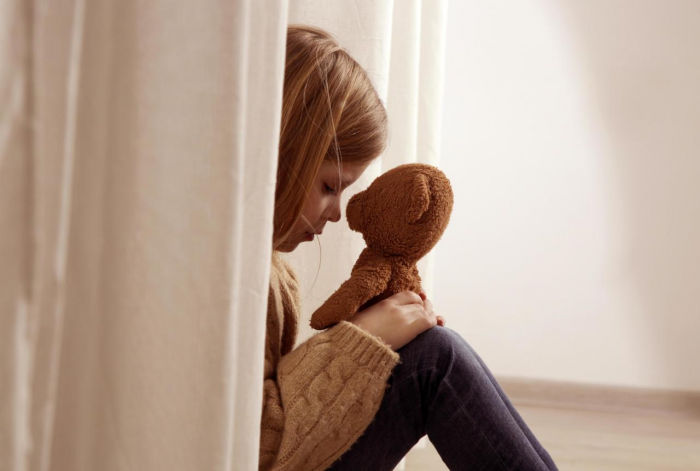 Как сложилась жизнь девочки, которую мать 12 лет держала в сундуке