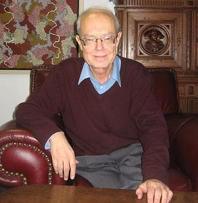 Загадочный миллионер купил руины замка и объявил себя наследником короля. Кто он такой и зачем это сделал?