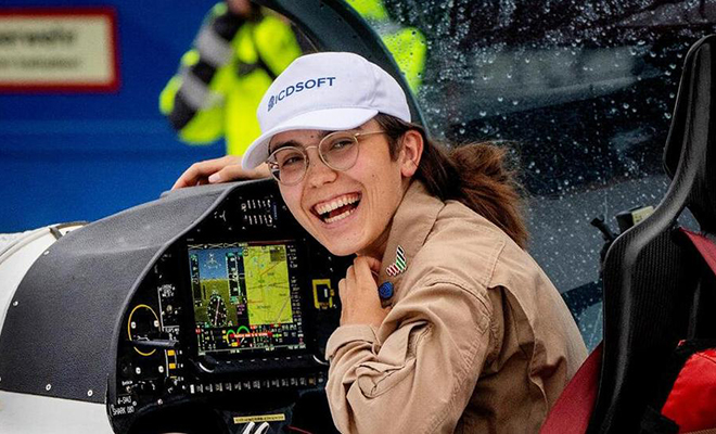 Женщина за 5 месяцев совершила кругосветное путешествие вокруг Земли, но приехав в Сибирь, застряла в деревне на месяц