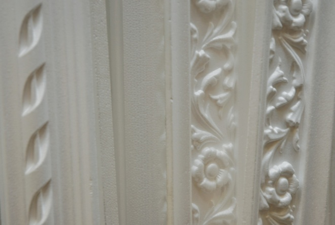 Дизайн потолочных плинтусов в интерьере: фото, как выбрать лучший вариант для интерьера (67 фото)