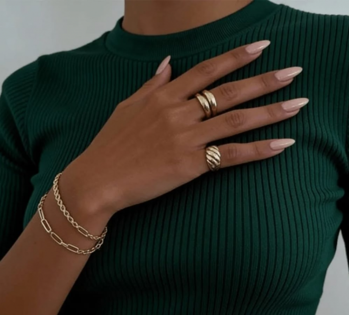 Маникюр на 8 Марта: идеи с фото