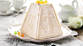 Доставай каркаде и лук. Как красиво покрасить яйца к Пасхе без химии?