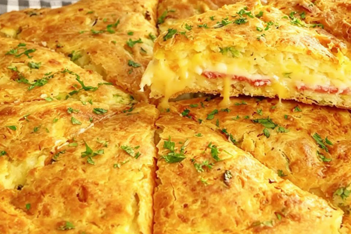 Заливной пирог из кабачков с колбасой и сыром: настоящая находка сезона