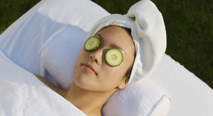 На глаз: патчи и кремы для тех, кто спит меньше семи часов