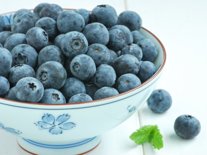 Неочевидные способы сделать зубы белее