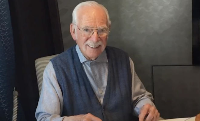 Пенсионер взял билет на круизный корабль и с тех пор там живет уже 13 лет