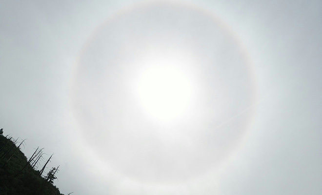 Над Аляской увидели сразу четыре солнца. Редкое явление называется паргелий