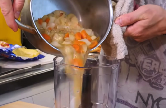 Сырный суп на холода: насыщенный и согреващий. В отличие от солянки готовится за минуты