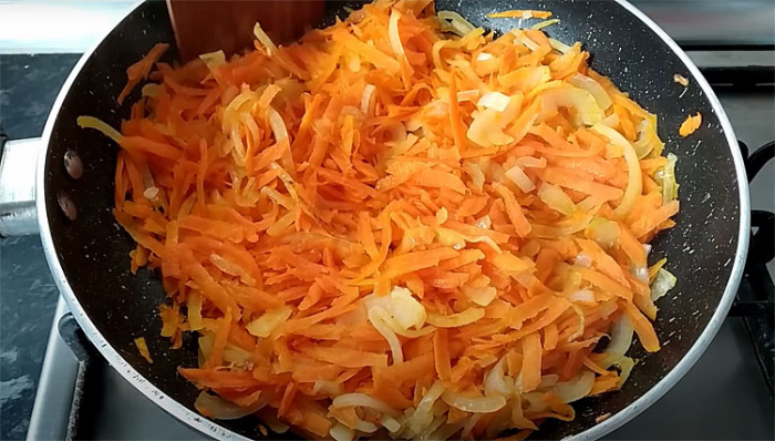 Курица в молочном соусе на сковороде за полчаса. Настолько сочно, что хочется повторять каждый день