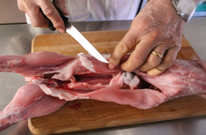 Как удалить из кролика все кости, сохранив цельной тушку