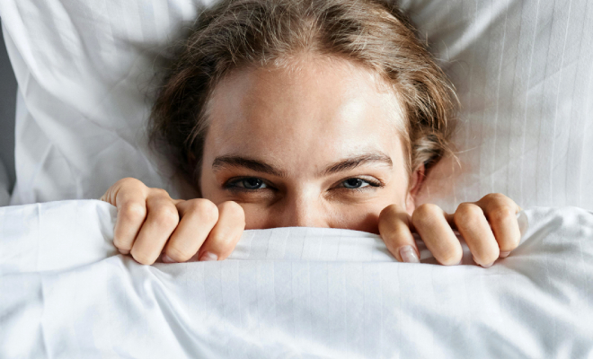 Как высыпаться за 6 часов и чувствовать себя бодрым зимой, когда все время темно