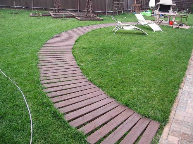 Как украсить участок около дома своими руками: фото, знакомые решения и креативные идеи  (44 фото)