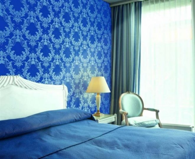 Голубые обои в спальне: как создать теплую и уютную обстановку (40 фото)