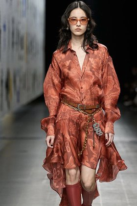 Что надеть на Новый год — 2026? Модные образы и цвета, советы экспертов