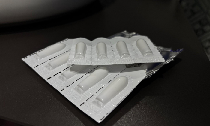 Как правильно ставить свечи ректально взрослому и ребенку — инструкция от врачей