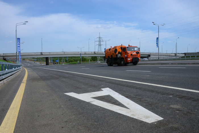 На Калужском шоссе в Москве столкнулись три автомобиля, движение затруднено