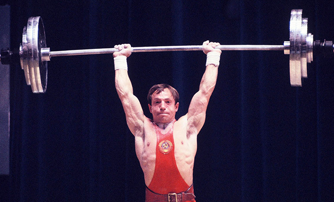 В 1964 году советский штангист выиграл Олимпиаду, стоя на одной ноге. В рекорд Ванохина отказывались верить судьи