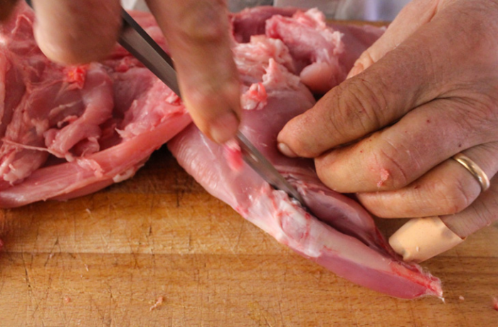 Как удалить из кролика все кости, сохранив цельной тушку