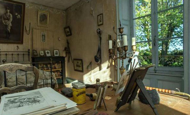 Купили дом и нашли тайную комнату: дверь не открывали 102 года