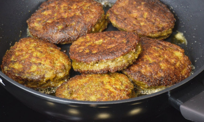 За этими бутербродами раньше очереди стояли. В основе нежнейшая котлета из печени