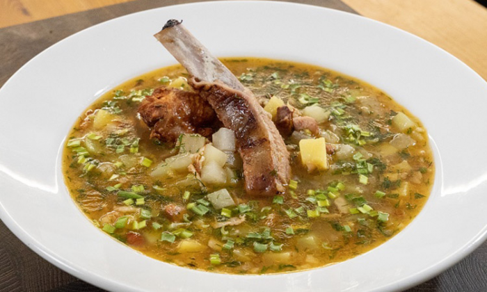 Балканский согревающий суп: спасет в самую снежную зиму. Наваристее солянки, на копченых ребрышках