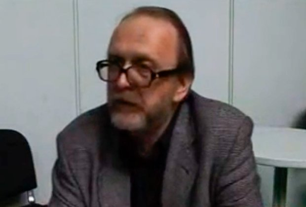 «Тараканы-убийцы: новые разработки подмосковного отделения ЦРУ» Самая безумная газета 90-х писала о бесах и НЛО. Кто ее создал?