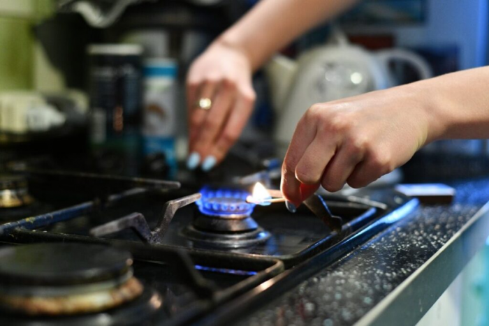 Плита сияет как новая: как ее отмыть домашними средствами