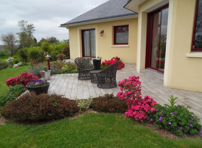 Клумба для дачи: как своими руками создать цветочный оазис (60 фото)