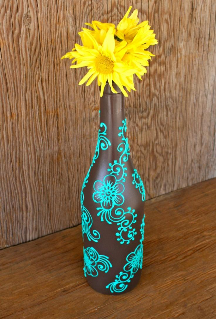 Декорирование бутылок различными материалами (58 фото)