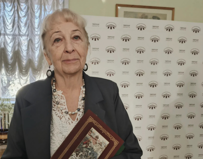 Графика Людмилы Юга объединила историю и подвиг поколений