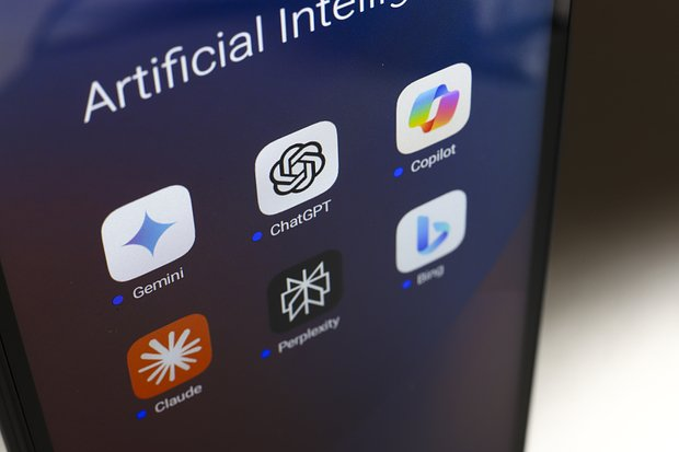 «Мы приближаемся к порогу» Писатели и философы помогли ИИ обрушить рынок акций на сотни миллиардов долларов. Как это произошло?