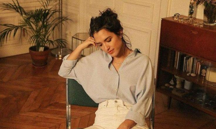 «Нашла у мужа в телефоне фото, на которых свекровь кормит грудью нашего сына»