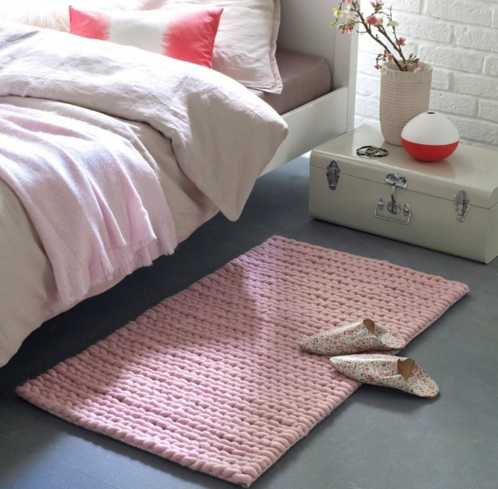 Вязаные коврики: интересные модели и применение в дизайне помещения (45 фото)