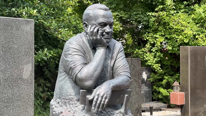Последний дом Эльдара Рязанова: что стало с могилой режиссера спустя 10 лет после смерти