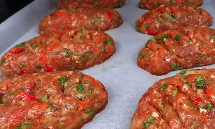 Эти котлеты получаются всегда сочными. Хитрость кроется в рецепте фарша