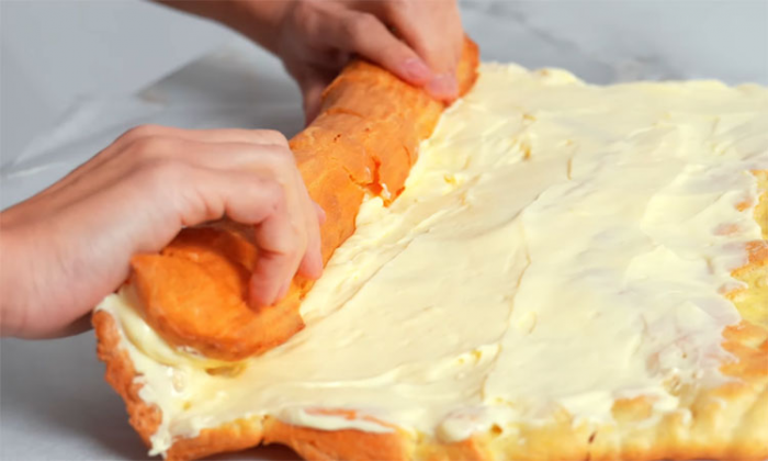 Эклер-рулет с нежнейшим заварным кремом: один раз приготовите и других десертов не захотите