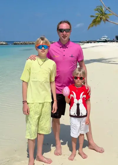 "Я не могу доверять этому человеку, поганое отношение". Старший сын Евгения Плющенко впервые рассказал об обидах на отца, отношении к его детям и Яне Рудковской