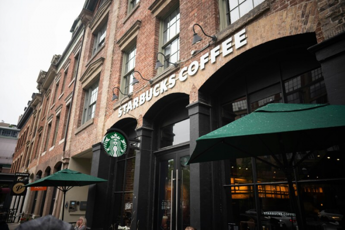 Starbucks Korea временно закрывает кофейни для тренингов после скандала с рекламой