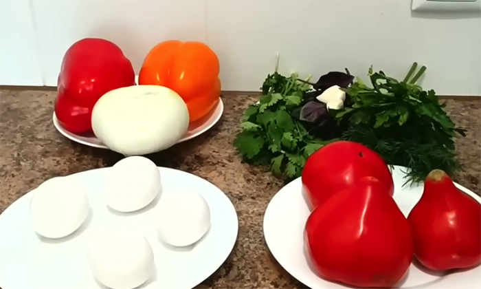 Королевская яичница по-армянски: простая шакшука, намного вкуснее глазуньи