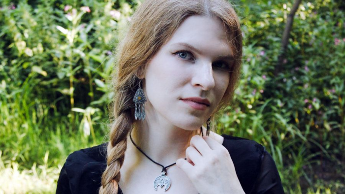 Поэт и критик Марина Марьяшина: «В последнее десятилетие русская поэзия начала нащупывать новые тропки, сворачивая на незнакомую территорию — за пределами боли»