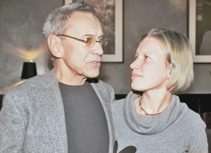 «Ей не место в моей семье!»: как сложились судьбы внебрачных детей звезд, которых отцы признали спустя годы