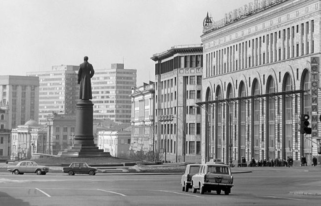 «Необходимо восстановить законность»: Лубянка ждет возвращения Железного Феликса