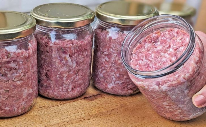 Мясной рулет в банке. Просто закладваем фарш и ставим в кастрюлю с водой