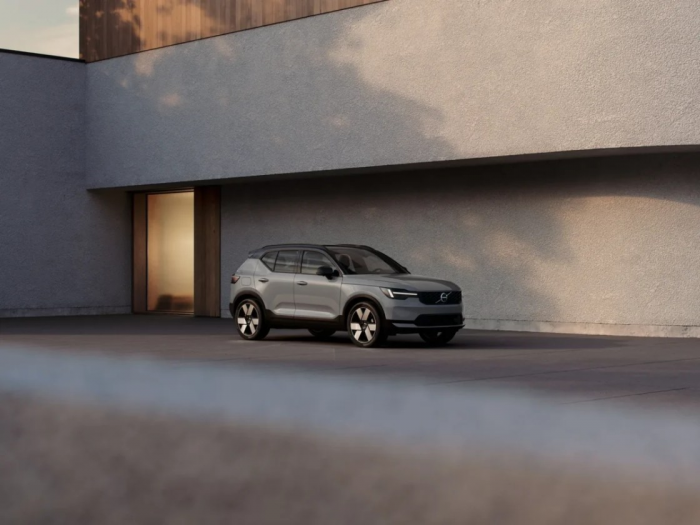 Volvo обновила XC40: новый дизайн, больше технологий и ставка на гибрид