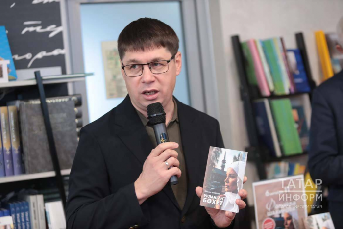 В «Татмедиа» представили сборник рассказов Фагили Шакировой «Урланган бәхет»
