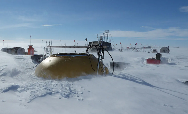 В Антарктиде открылись провалы размером с город: ученые увидели окна в подземный мир и собираются спуститься вниз